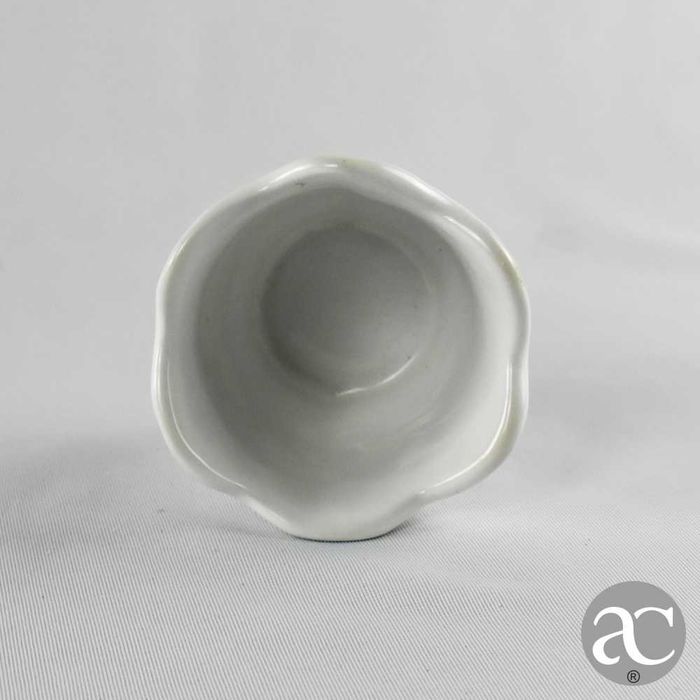Conjunto de 5 pequenos vasos em cerâmica branca