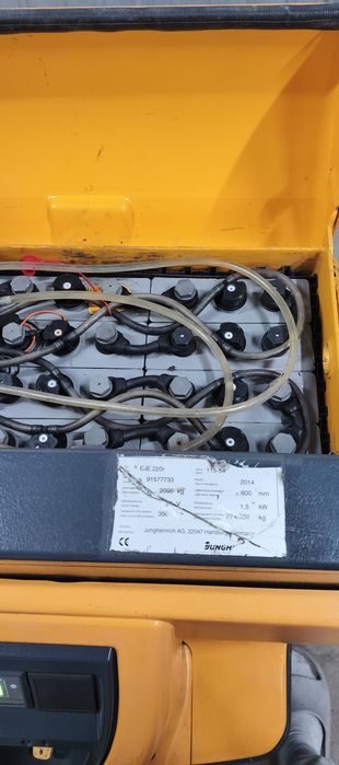 електричний візок Jungheinrich EJE 116 та  toyota  BT 160