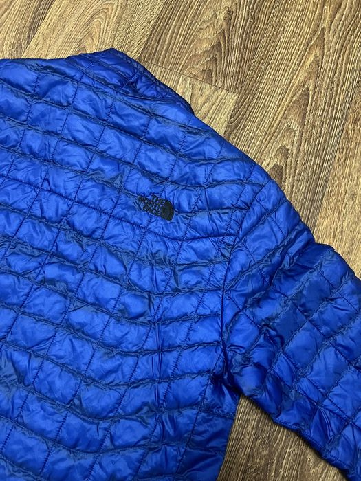 the north face микропуховик / тнф / casuals