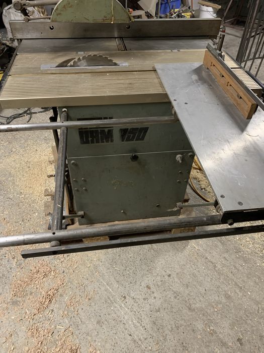 Maszyna wieloczynnosciowa heblarka grubosciowka pila