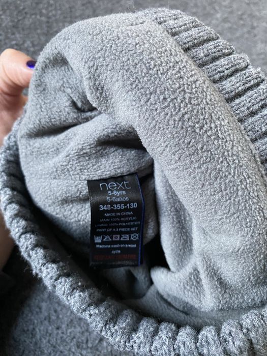 Зимняя шапка с машинками и бубоном next на флисе