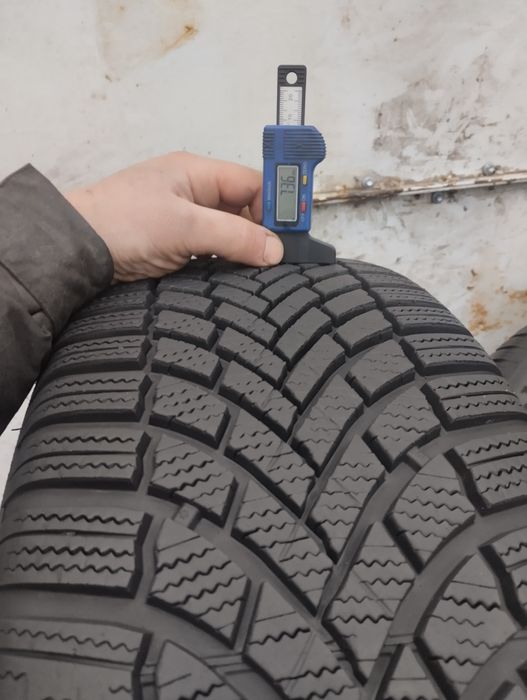 235/60/18 Bridgestone blizzak lm005