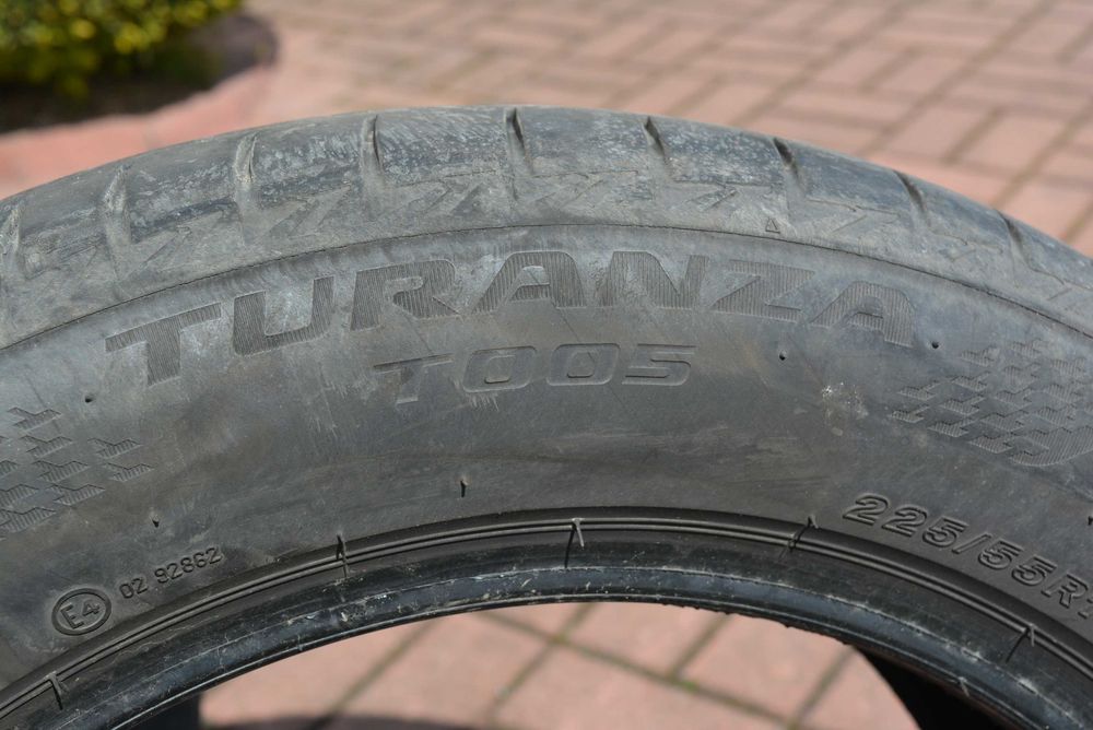 2x 225/55/17 Bridgestone Turanza T005