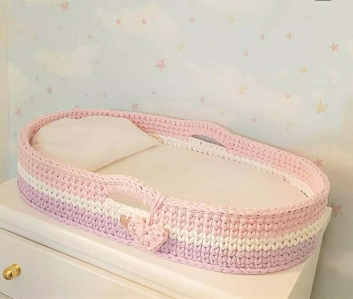 Berços, alcofas, tapetes e kit higiene em crochet