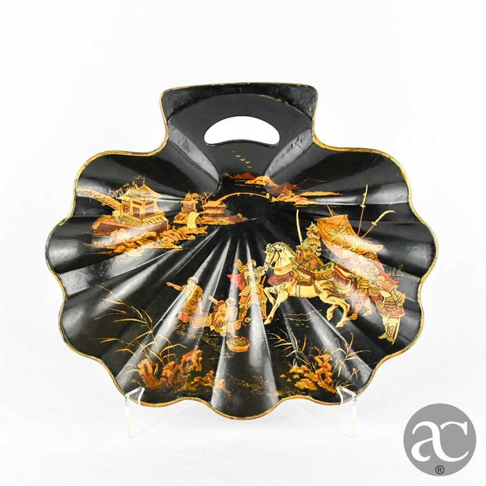 Bandeja de migalhas em forma de concha em papier mâché e laca chinesa