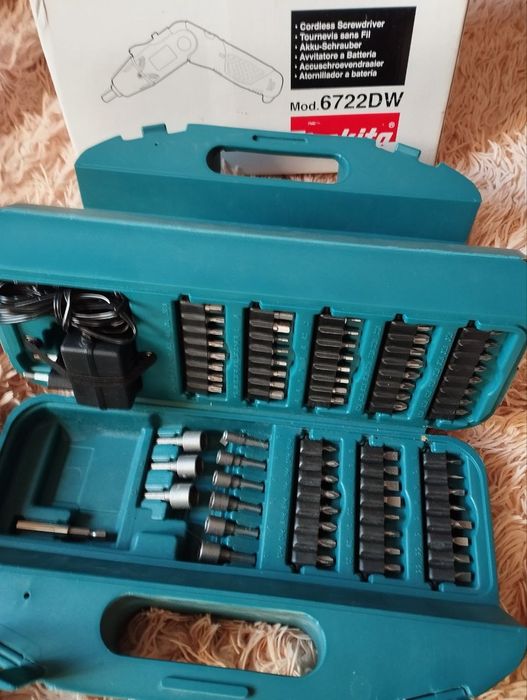 Электро шуруповерт  дрель