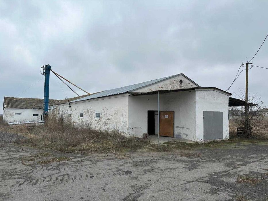 Продам приміщення - млин. Селище Чутове. Ділянка 2 Га у власності