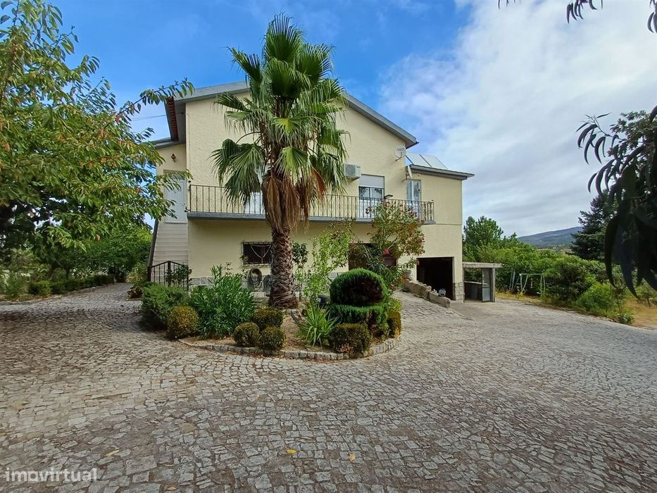 Propriedade com 2 casas