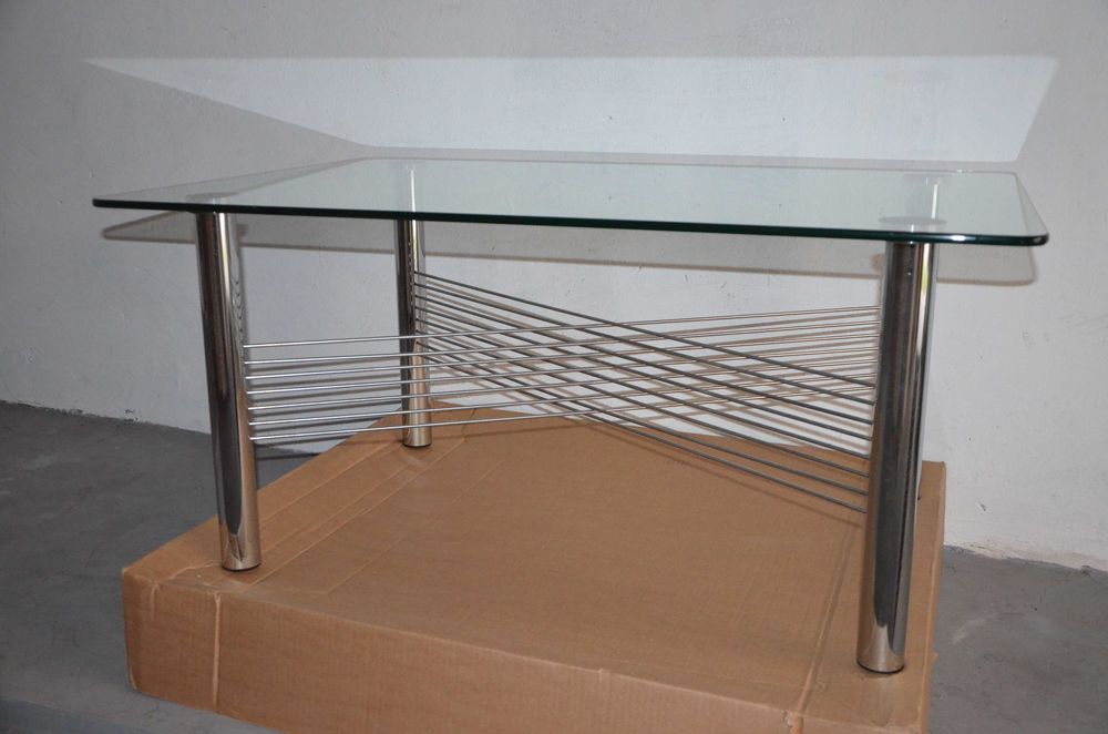 Stolik kawowy ze szklanym blatem