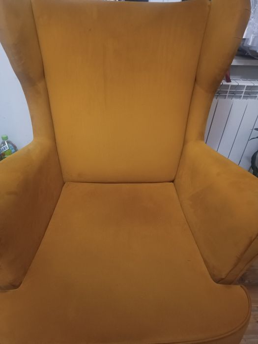 Fotel uszak z podnóżnikiem kolor musztardowy