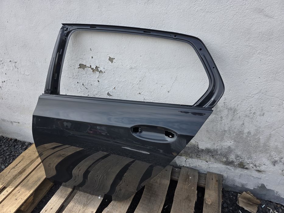 Volkswagen Golf Vlll dzwi lewa  strona tyl