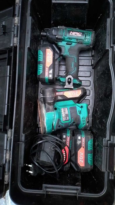 Zestaw zakrętarka szlifierka oscylacyjna NAC AKUmultisystem