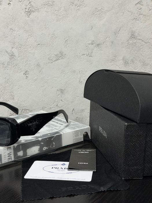 Okulary przeciwsłoneczne Prada czarne nowe