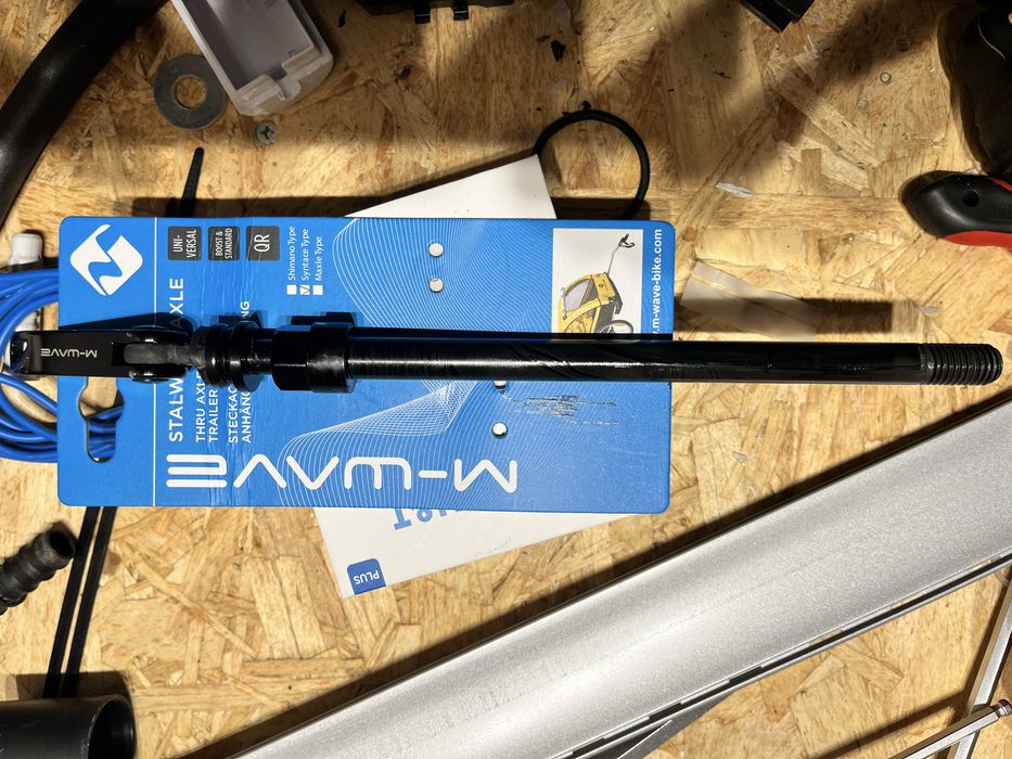 Eixo passante para atrelado de bicicleta