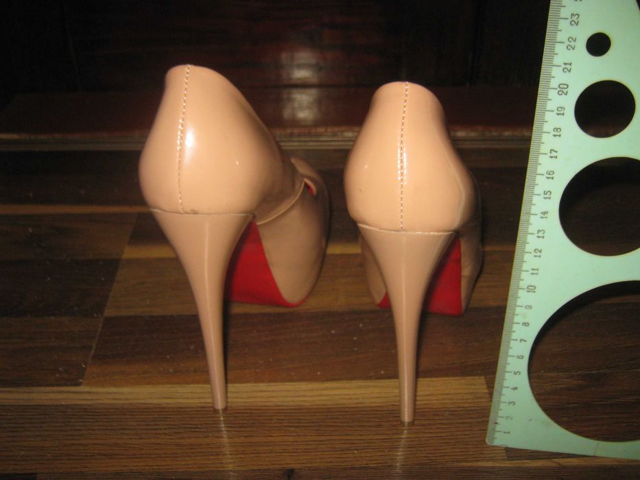 Стрипы,размер 38,в хорошем состоянии.Кожа.