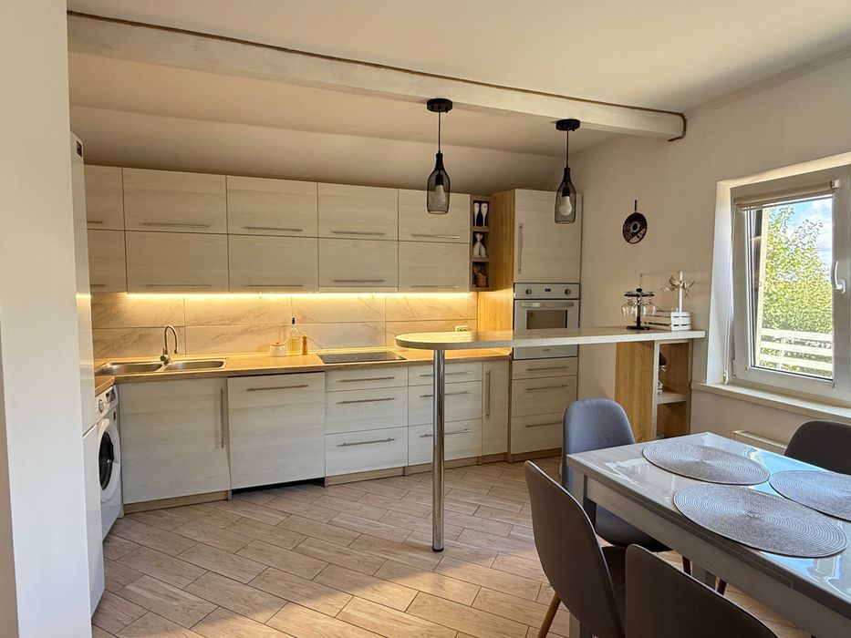 Будинок з ремонтом, є твердопаливний котел та резервне живлення