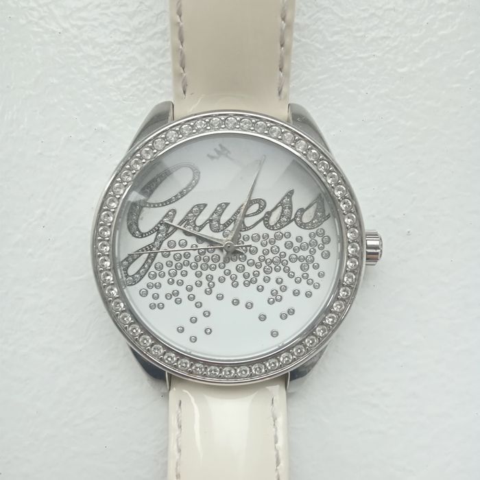 Женские часы Guess