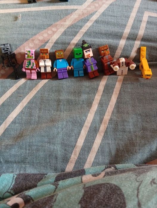 Продам фігурки лего