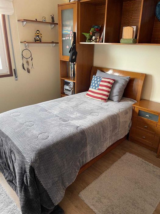 Quarto de Solteiro em Madeira Maciça