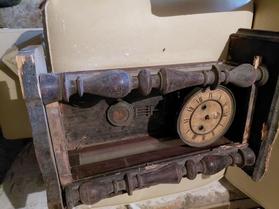 Антикварний маятниковий годинник кінця XIX — початку XX ст.