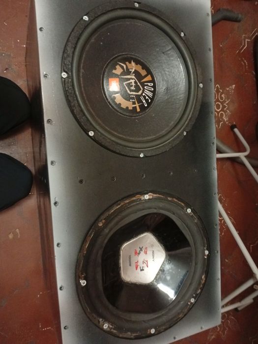 Продам два саба короб и два усилка