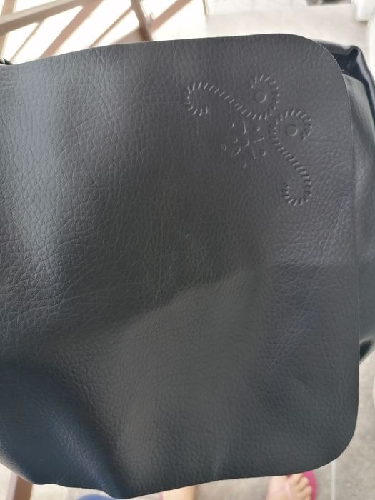 Mala preta a tira colo Nova