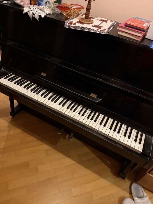 Чорне піаніно Україна