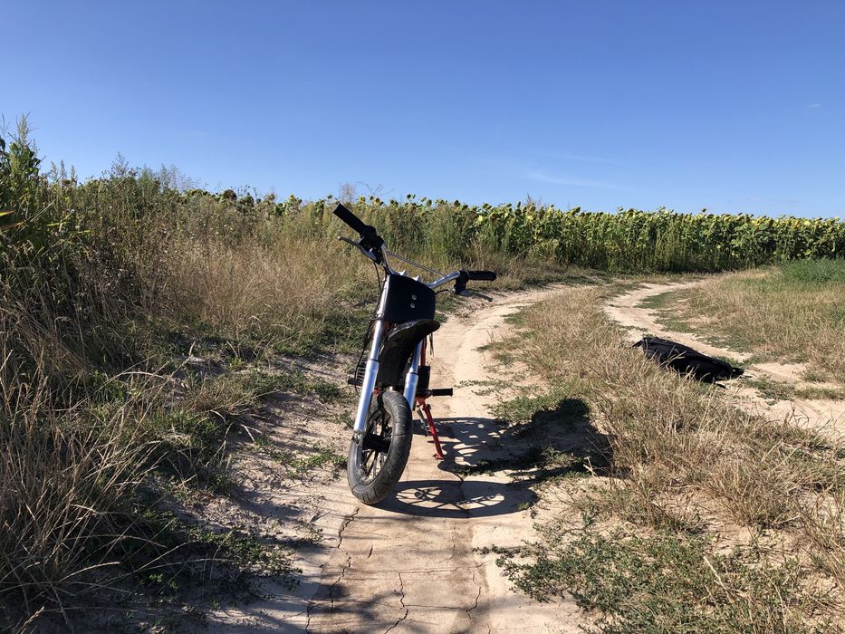 Міні пітбайк заводеться їде