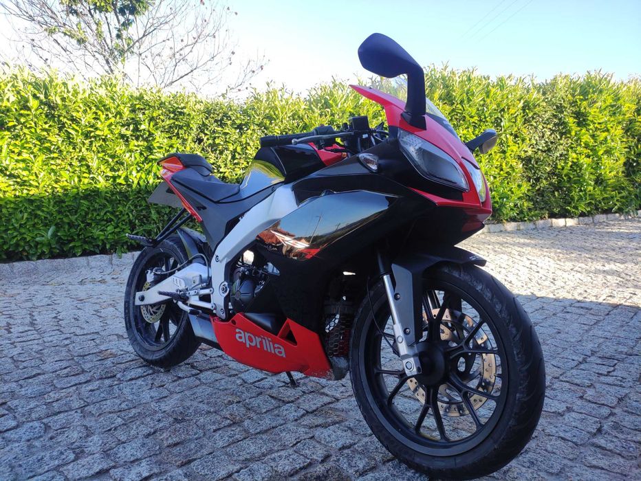 Aprilia RS4 125 (2011) – Edição Réplica MotoGP / Alitalia Racing Team