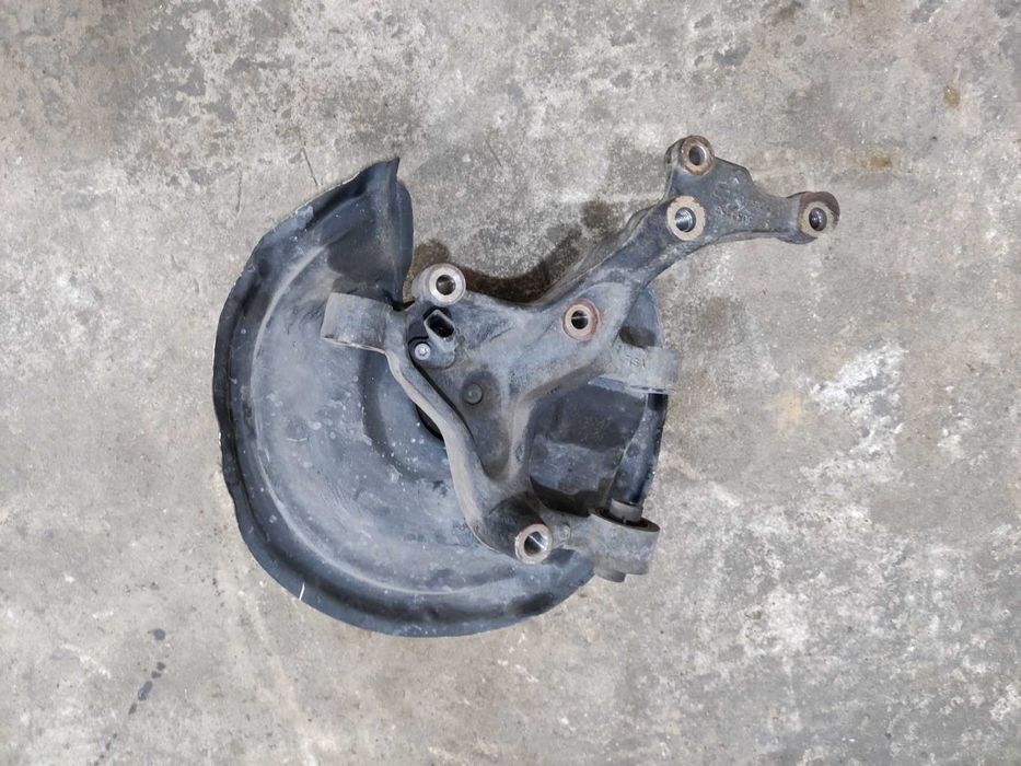 Цапфа задняя левая volkswagen jetta vi 10-17 USA 5C0505435B