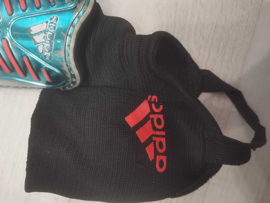 Футбольные щитки