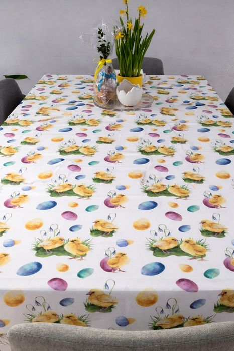 Obrus Wielkanocny biały klimatyczny z pisankami