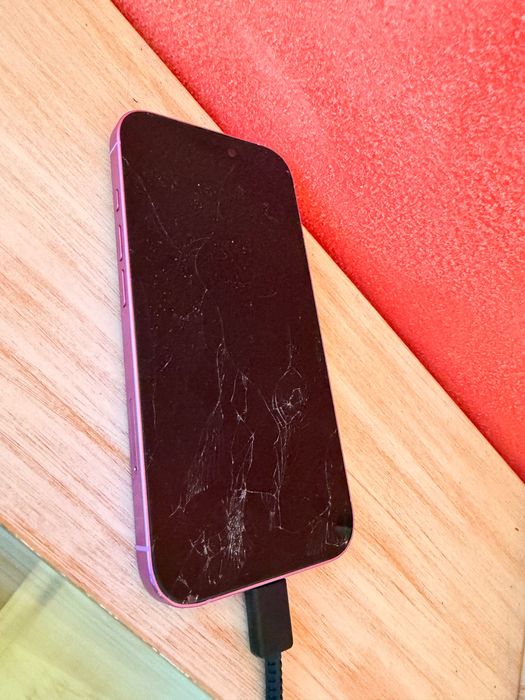 iPhone 16 128GB – Ecrã partido, totalmente funcional