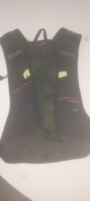 Vendo mochila de hidratação Kalenji 5L, c/ bolsa hidratação