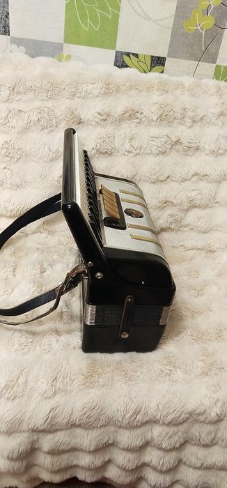 Красивий 3/4 акордеон Demusa 5+3.