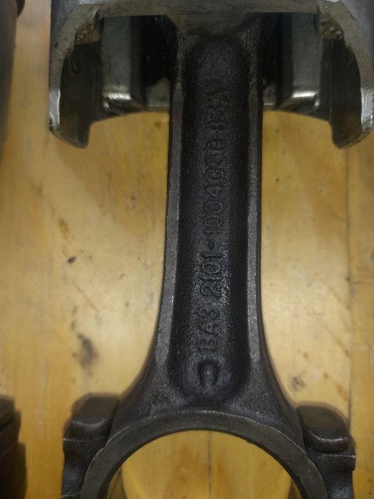 4 шатуна з поршнями Ваз 2101-07