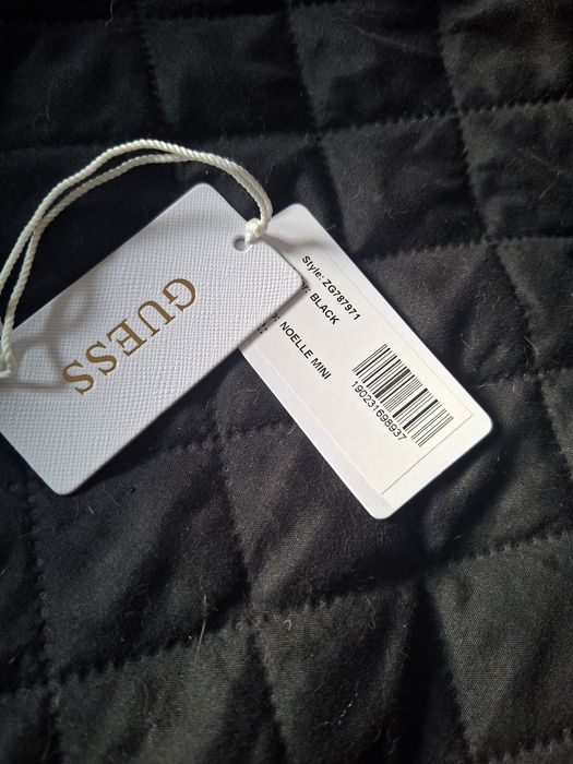 Mala Guess preta