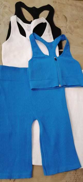 Стильний безшовний комплект, розмір M/L