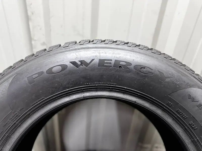 Шини бу 215 65 R16 Pirelli  Powercy
