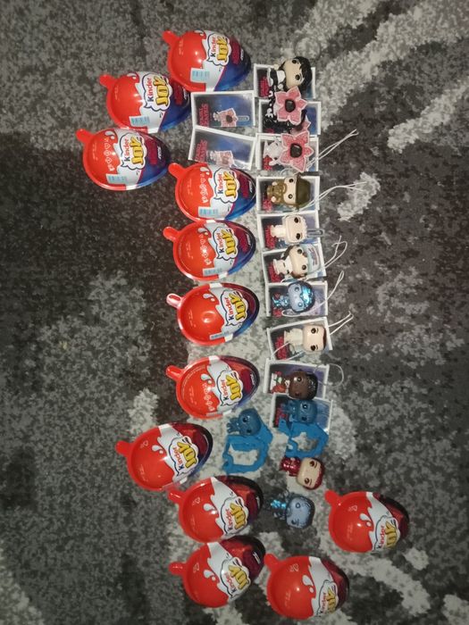 Продам всю свою колекцію Kinder Joy Stranger things