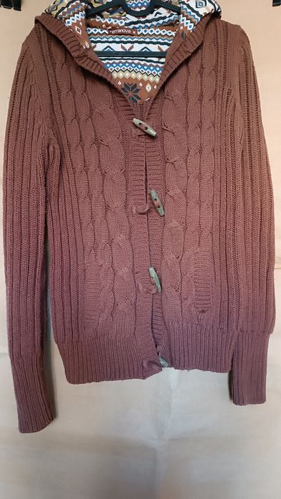 Brązowy sweter Terranova