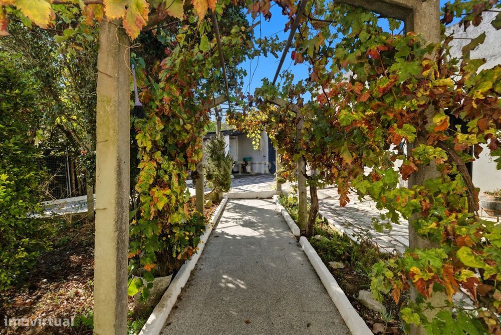 Moradia T3+3 com terreno de 960 m² no centro de Olho Marinho – Óbidos,