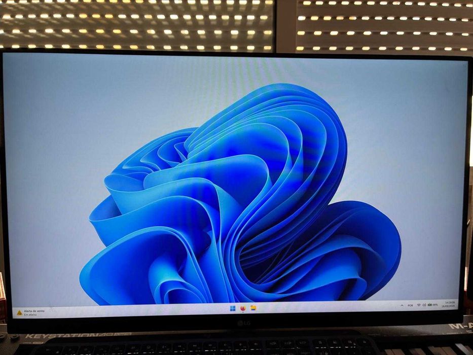 Ecrã de Computador LG 27"