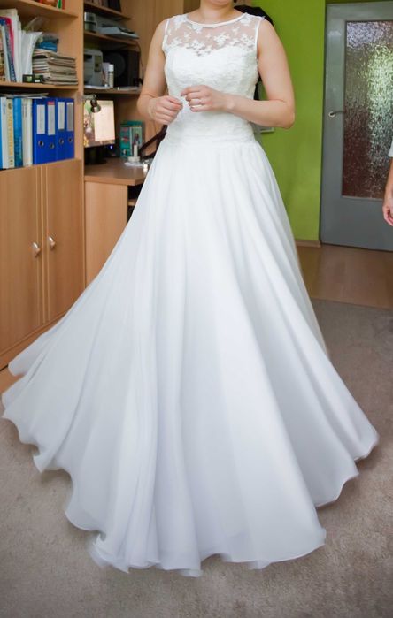 Elegancka suknia ślubna r. S