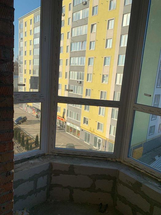 Терміновий продаж 2 кімнатної квартири на Виставці!