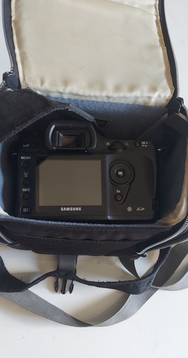 Фотоаппарат бренда  Samsung GX-1S и фотоаппарат SilverCrest