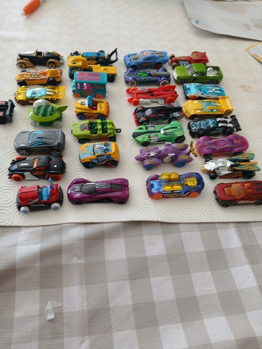 Hot wheels  diferentes