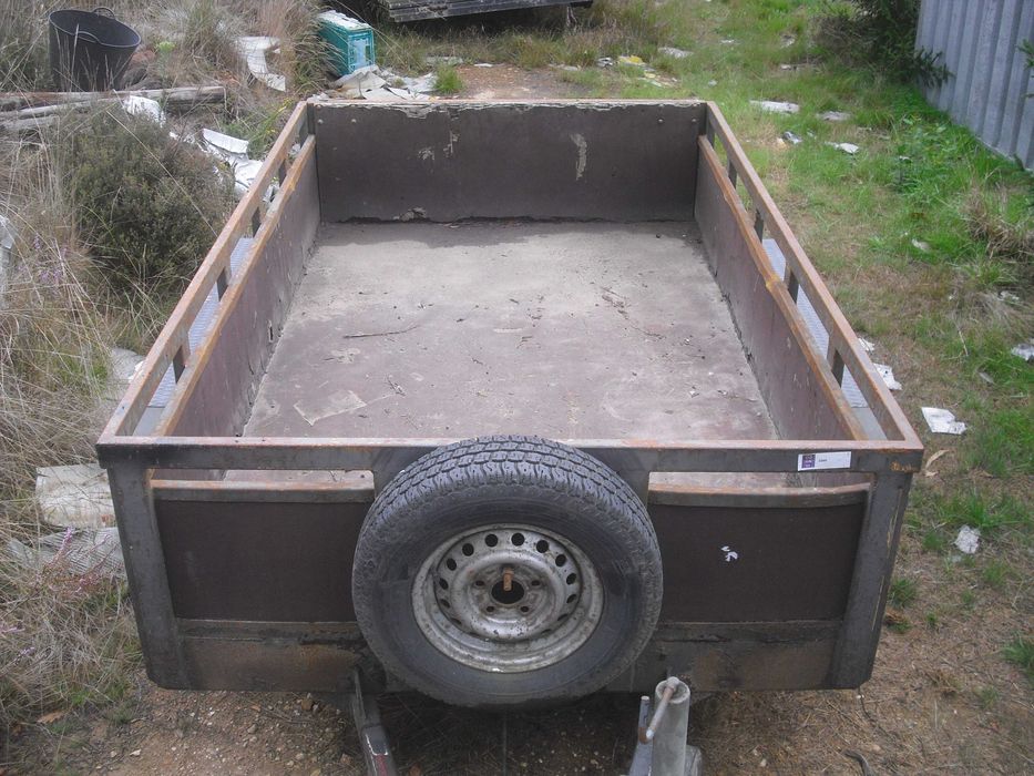 Reboque/atrelado marca GTF de 2000kg com documentos em ordem com iva