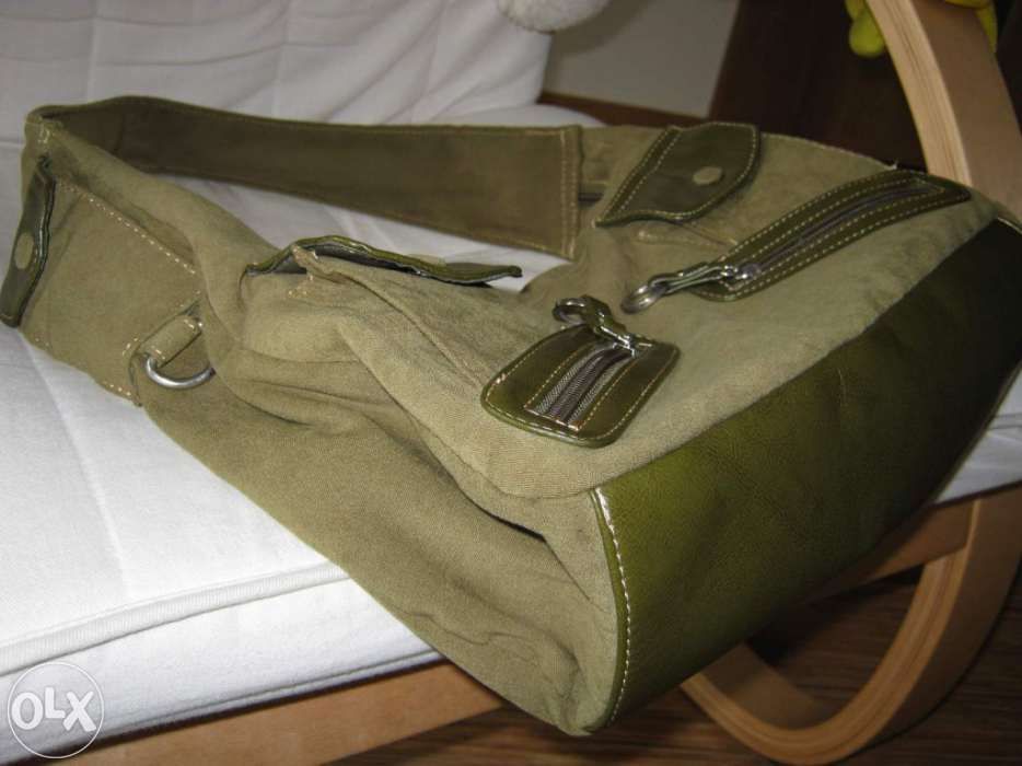 Mala verde em tecido/imitação pele