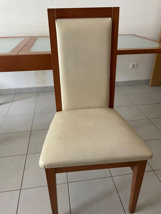 Mesa extensível com quatro cadeiras